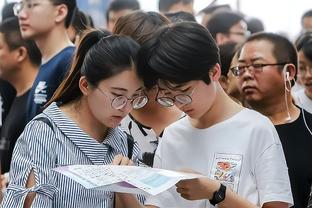 记者：皇家社会中场梅里诺可能考虑离队，多家俱乐部对他感兴趣